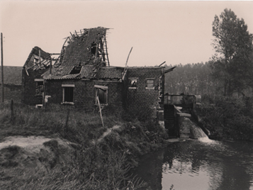 De Uitemmolen werd in 1960 door een blikseminslag vernield.