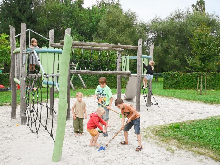 Spelende kinderen bij BKO Ferm.