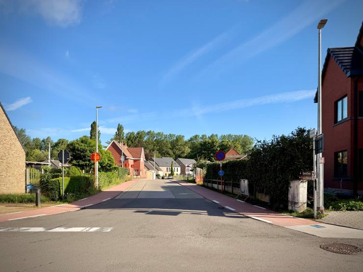 Het kruispunt van de Eektstraat met de Vleugtweg.